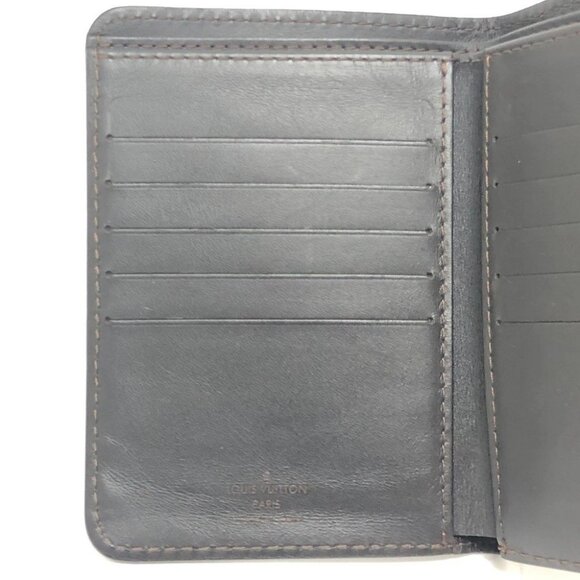 LOUIS VUITTON Utah Compact Wallet (No Coin Compartment) Passport Case - Picture 9 of 16